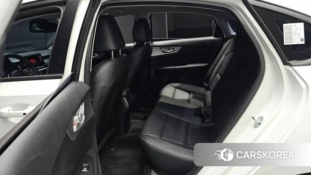 Kia The New K3 2nd generation 2023 Белый из Кореи, фото 2