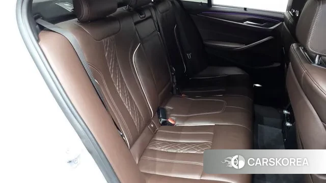 BMW 5 Series (G30) 2018 Белый из Кореи, фото 2