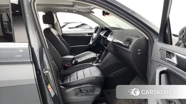 Volkswagen Tiguan second Generation 2023 Серый из Кореи, фото 2