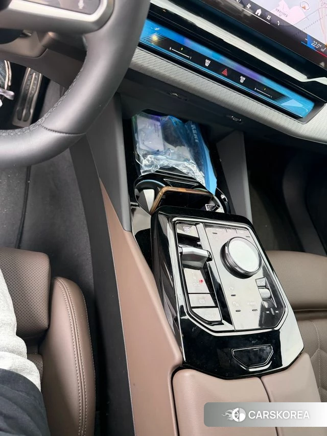 BMW 5 Series (G60) 2025 Серебристо-серый из Кореи, фото 2
