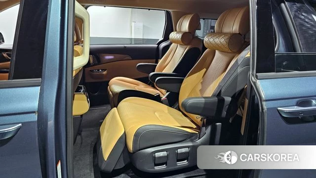 Kia Carnival 4th generation 2023 Светло-серебряный цвет из Кореи, фото 2