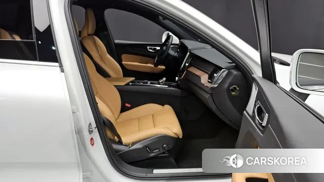 Volvo XC60 second Generation 2021 Белый из Кореи, фото 2
