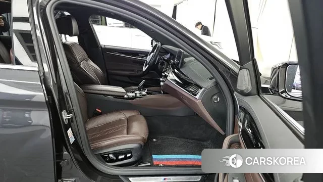 BMW 5 Series (G30) 2021 Серый из Кореи, фото 2