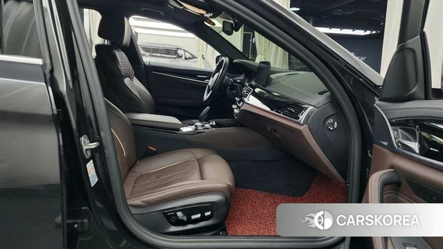 BMW 5 Series (G30) 2021 Серый из Кореи, фото 2