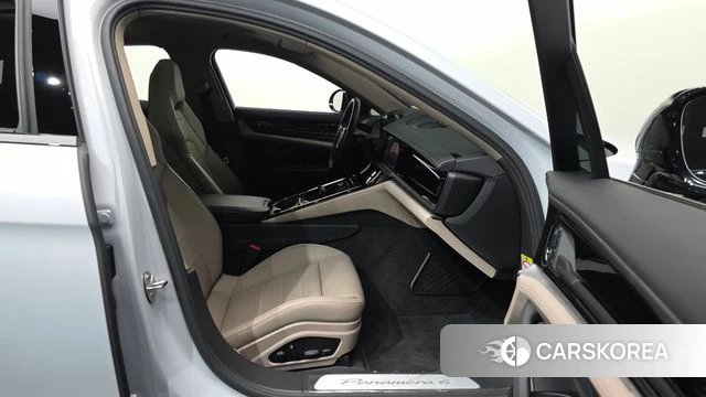 Porsche Panamera (976) 2024 Светло-серебряный цвет из Кореи, фото 2