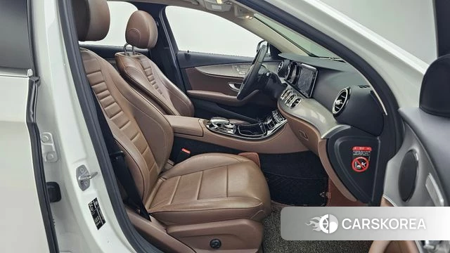 Mercedes-Benz E-Class W213 2018 Белый из Кореи, фото 2