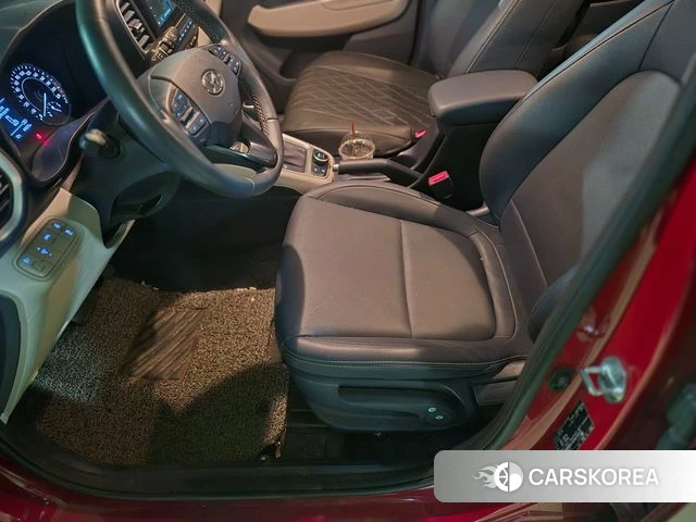 Hyundai Venue 2022 Красный из Кореи, фото 2