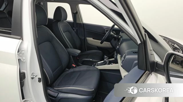 Hyundai Venue 2023 Белый из Кореи, фото 2