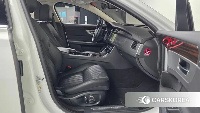 Jaguar XF (X260) 2019 Белый из Кореи, фото 2