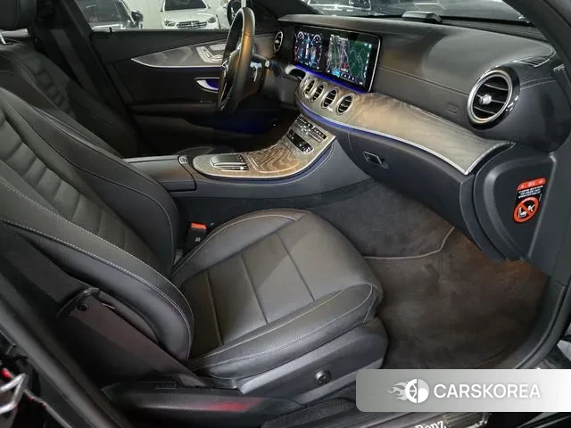 Mercedes-Benz E-Class W213 2023 Черный из Кореи, фото 2