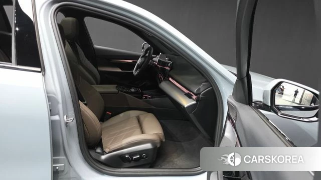 BMW 5 Series (G60) 2026 Цвет галактики из Кореи, фото 2