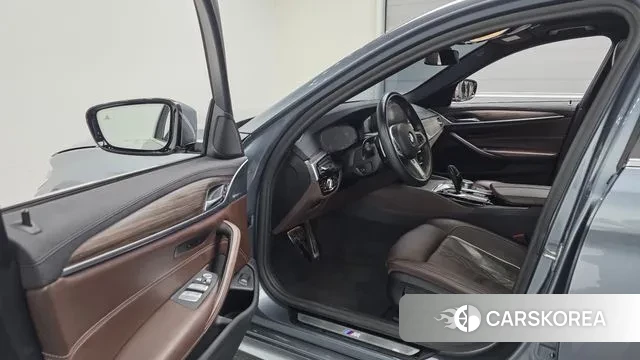 BMW 5 Series (G30) 2020 Небесно-голубой из Кореи, фото 2