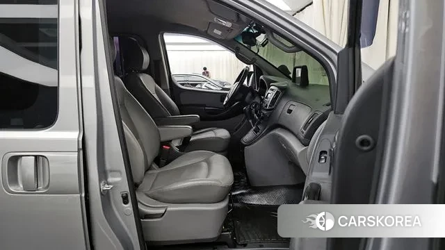 Hyundai The New Grand Starex 2018 Серебристо-серый из Кореи, фото 2