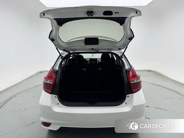 Toyota YARIS L Zhixuan 2021 Белый из Китая, фото 2