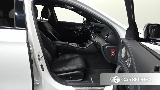 Mercedes-Benz E-Class W213 2023 Белый из Кореи, фото 2