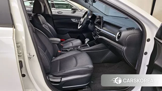 Kia The New K3 2nd generation 2021 Белый из Кореи, фото 2