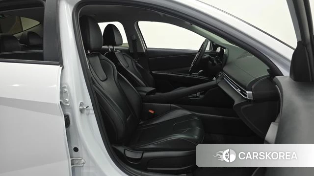 Hyundai The New Avante (CN7) 2023 Белый из Кореи, фото 2