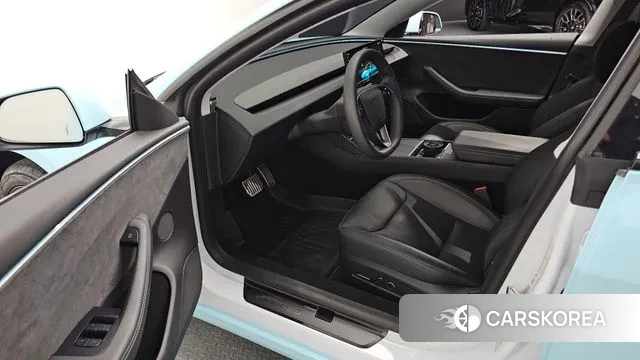 Tesla Model 3 2024 Небесно-голубой из Кореи, фото 2