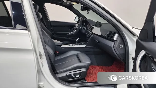 BMW 3 Series (F30) 2018 Белый из Кореи, фото 2