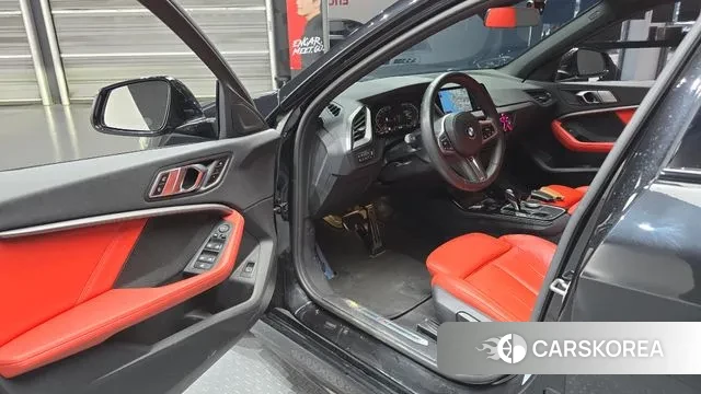 BMW 1 Series (F40) 2022 Черный из Кореи, фото 2