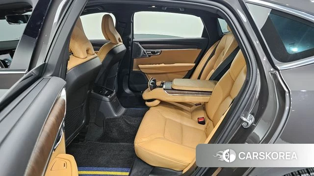 Volvo S90 2023 Черный из Кореи, фото 2