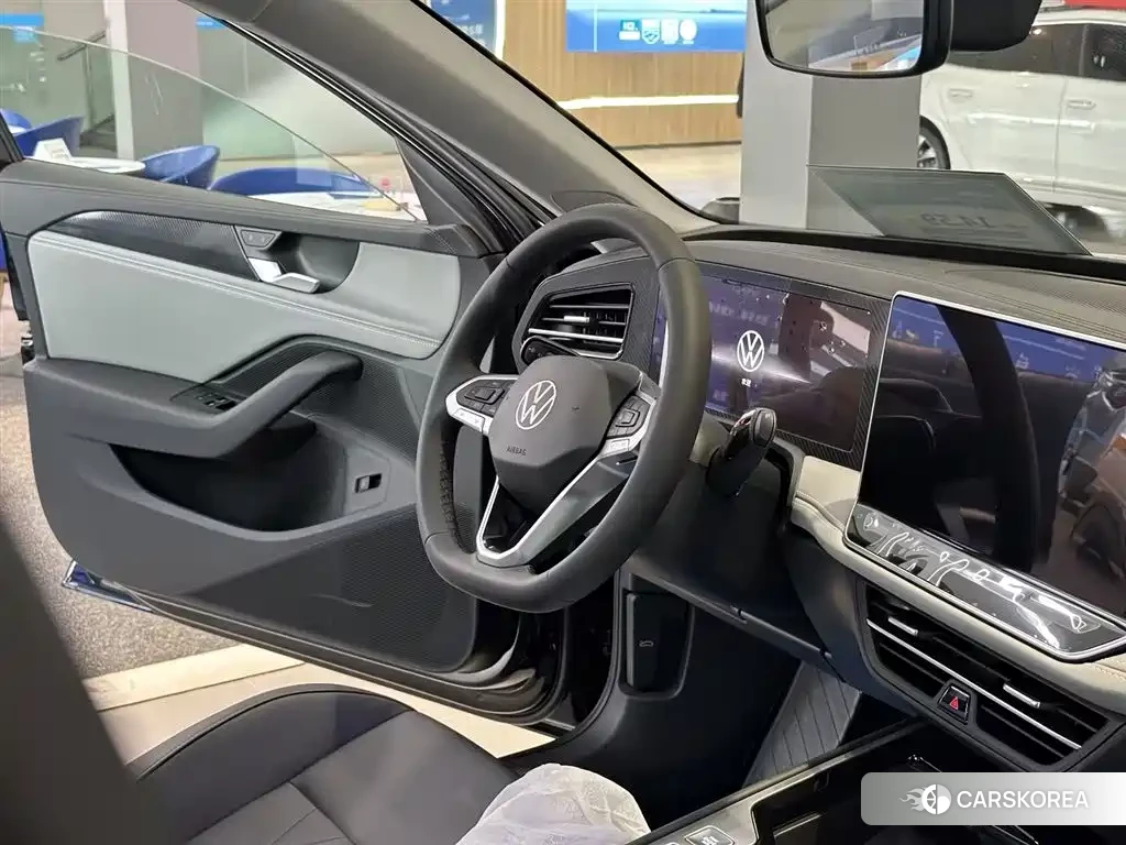Volkswagen Magotan 2026 Черный из Китая, фото 2