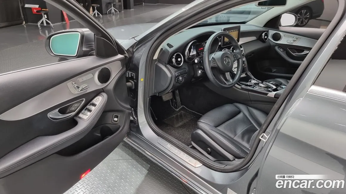 Mercedes-Benz C-Class W205 2018 Серый из Кореи, фото 2