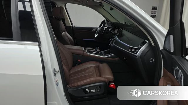 BMW X7 (G07) 2021 Белый из Кореи, фото 2