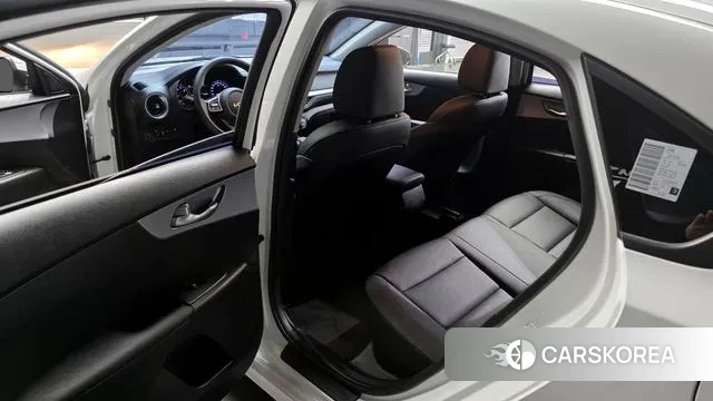 Kia The New K3 2nd generation 2021 Белый из Кореи, фото 2