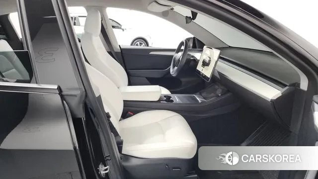 Tesla Model Y 2023 Черный из Кореи, фото 2