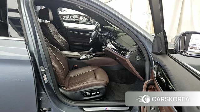 BMW 5 Series (G30) 2019 Серый из Кореи, фото 2
