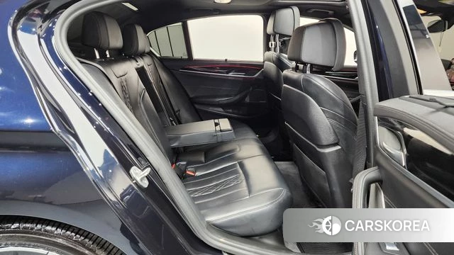 BMW 5 Series (G30) 2022 Черный из Кореи, фото 2