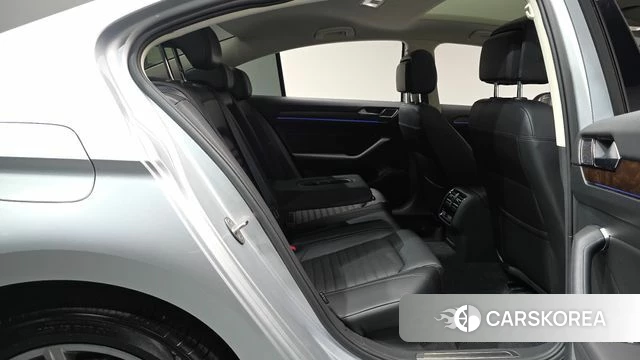 Volkswagen Passat GT (B8) 2018 Серебристо-серый из Кореи, фото 2