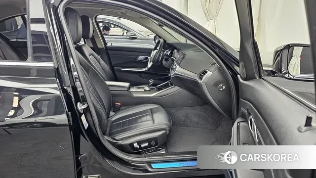 BMW 3 Series (G20) 2021 Черный из Кореи, фото 2