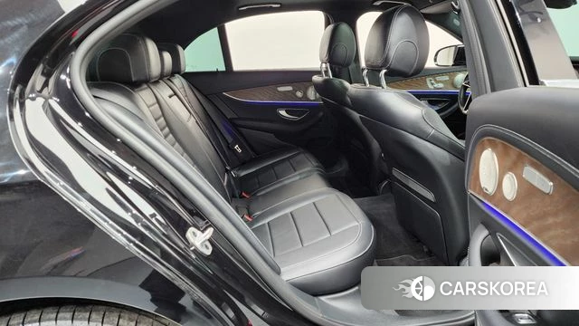 Mercedes-Benz E-Class W213 2023 Черный из Кореи, фото 2