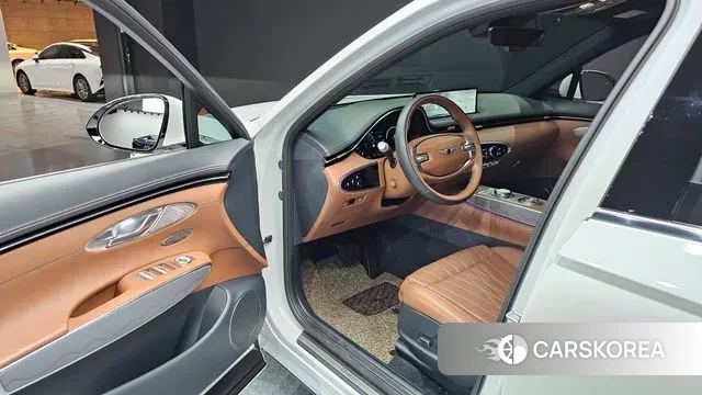 Genesis GV70 2023 Белый из Кореи, фото 2