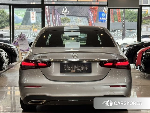 Mercedes-Benz E-class (imported) 2022 Серебристо-серый из Китая, фото 2
