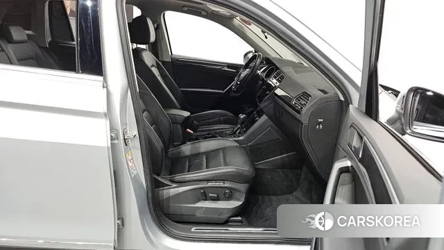 Volkswagen Tiguan second Generation 2019 Серебряный из Кореи, фото 2