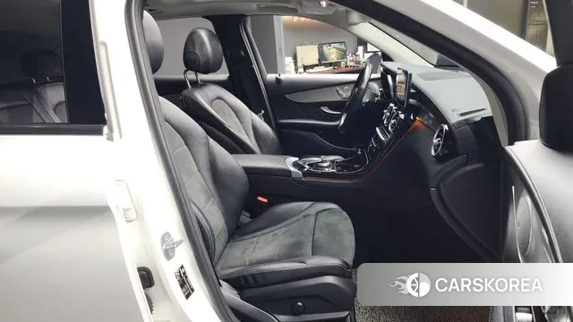 Mercedes-Benz GLC-Class X253 2019 Белый из Кореи, фото 2