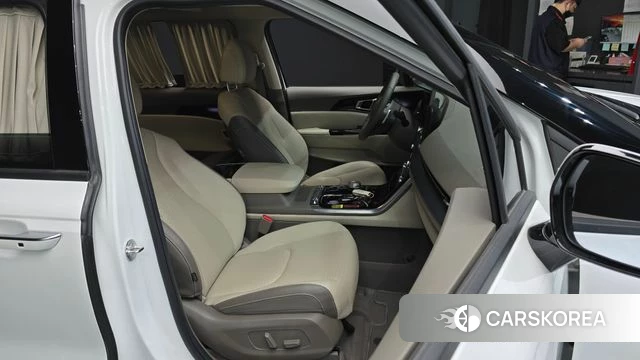 Kia Carnival 4th generation 2023 Белый из Кореи, фото 2