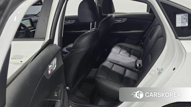 Kia The New K3 2nd generation 2022 Белый из Кореи, фото 2