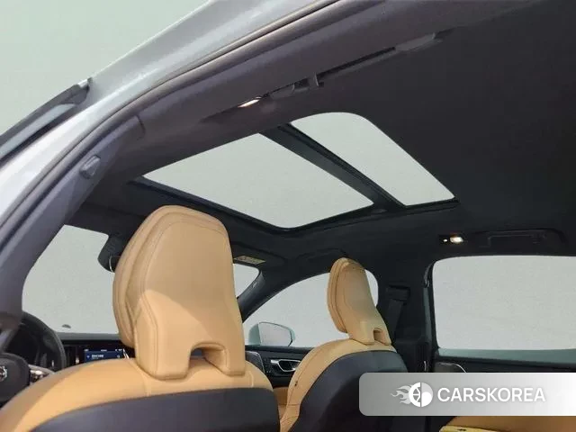 Volvo S60 3rd generation 2023 Белый из Кореи, фото 2
