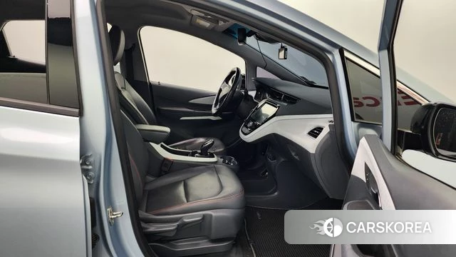 Chevrolet (GM Daewoo) Bolt EV 2018 Светло-серебряный цвет из Кореи, фото 2