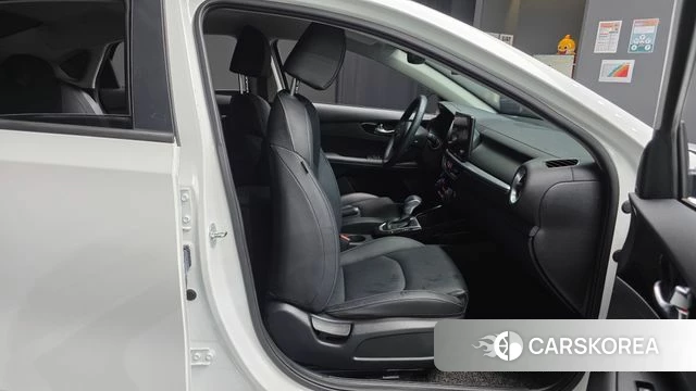 Kia The New K3 2nd generation 2023 Белый из Кореи, фото 2