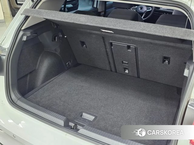 Volkswagen Golf 8th Generation 2022 Белый из Кореи, фото 2