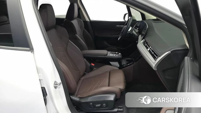 BMW 2 Series Active Tourer (U06) 2024 Белый из Кореи, фото 2