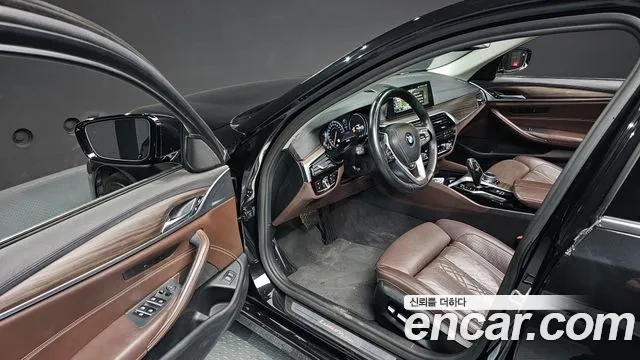 BMW 5 Series (G30) 2018 Черный из Кореи, фото 2