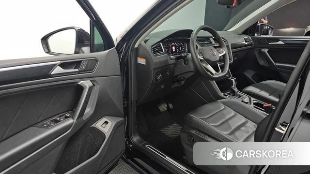 Volkswagen Tiguan second Generation 2022 Черный из Кореи, фото 2