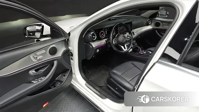 Mercedes-Benz E-Class W213 2019 Белый из Кореи, фото 2