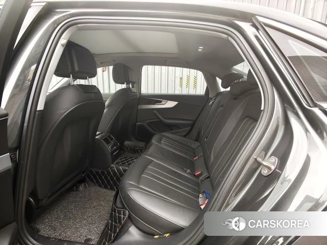 Audi A4L 2021 Серебристо-серый из Китая, фото 2